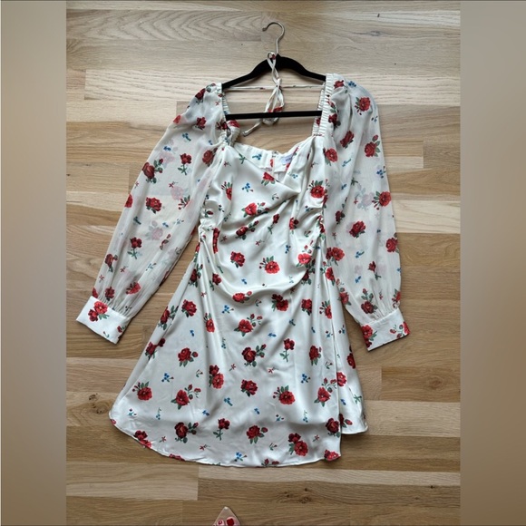 WE WORE WHAT Red Floral Satin Puff Sleeve Mini Dress - Picture 5 of 13